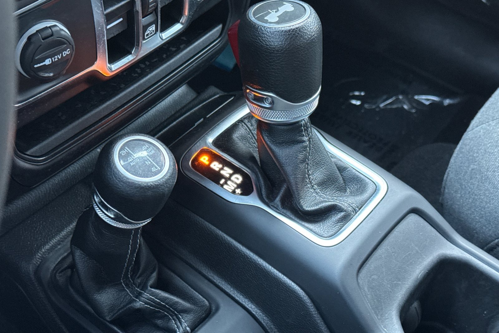 Used 2024 Jeep Wrangler Unlimited image 24