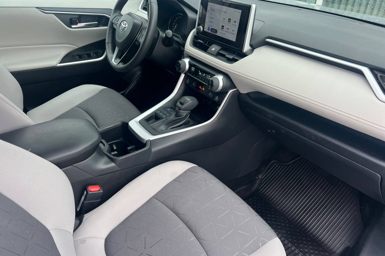 Used 2025 Toyota RAV4 XLE w/ Convenience Package AWD/4WD image 13