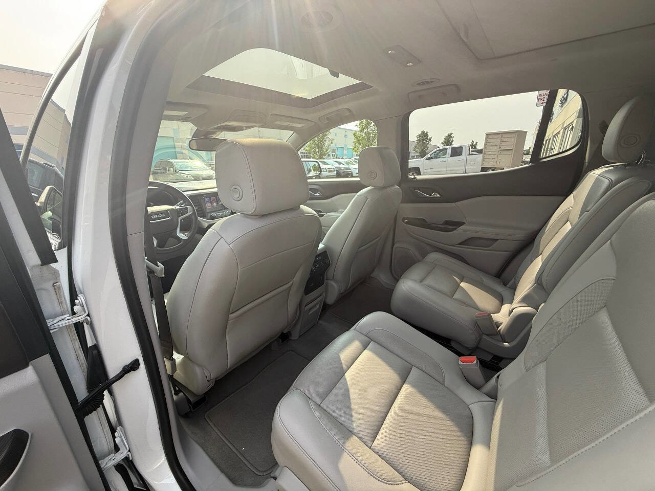 Used 2018 GMC Acadia SLT w/ LPO, Cargo Package image 27