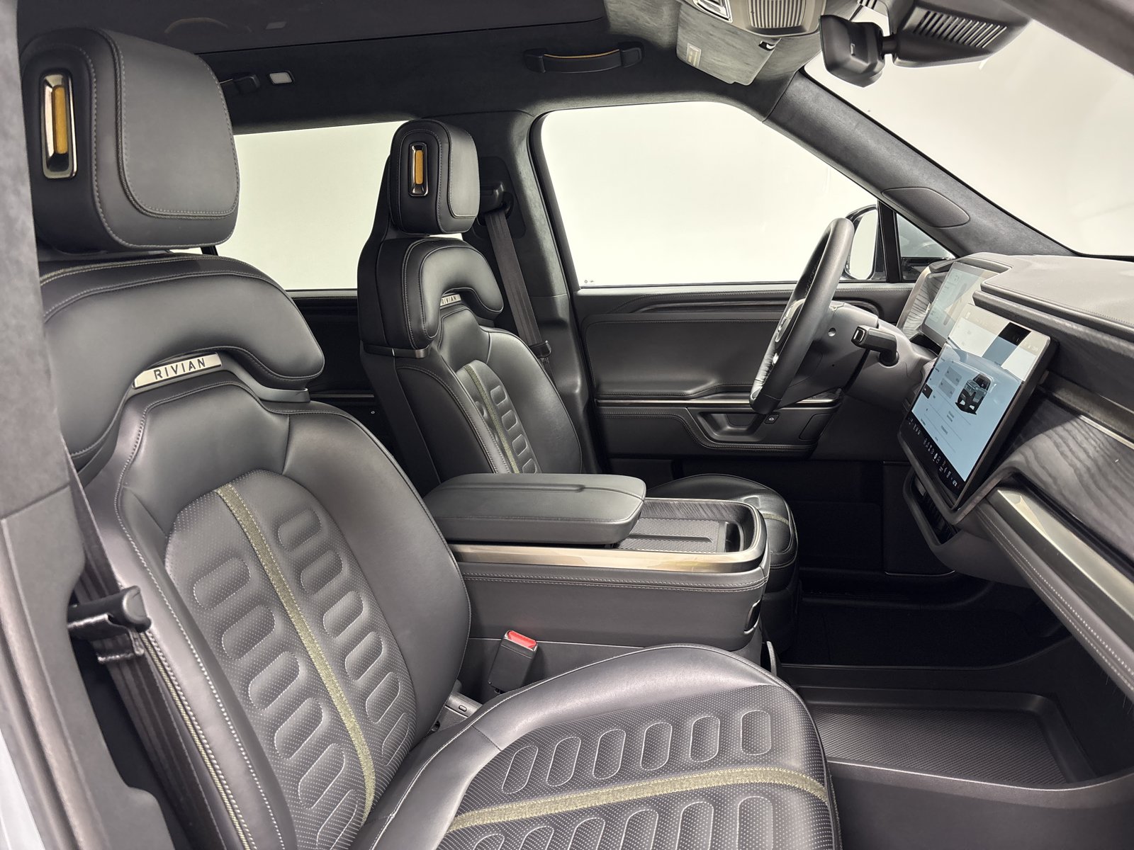 Used 2025 Rivian R1S Adventure AWD/4WD image 24
