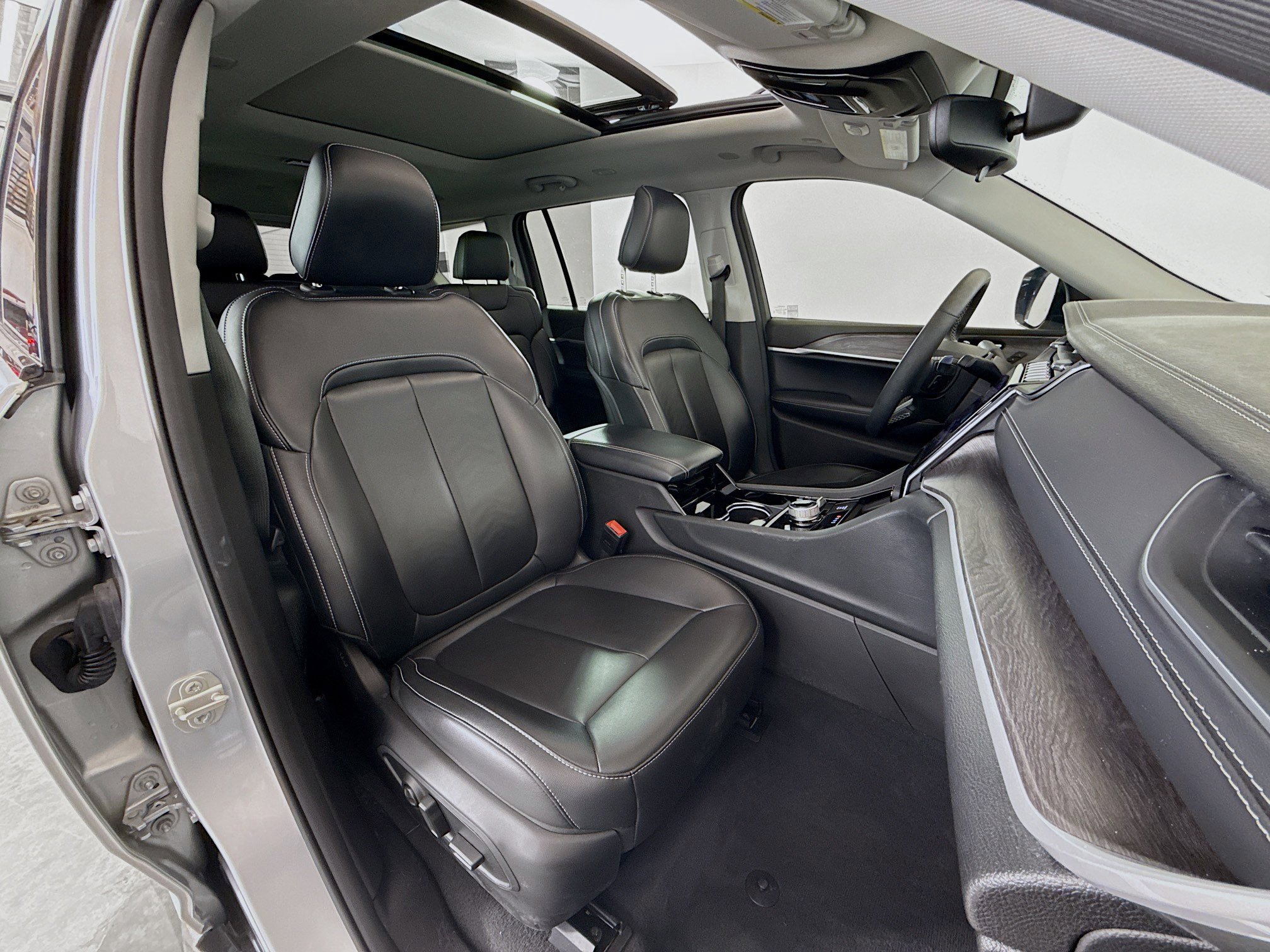 Used 2023 Jeep Grand Cherokee L Limited image 30