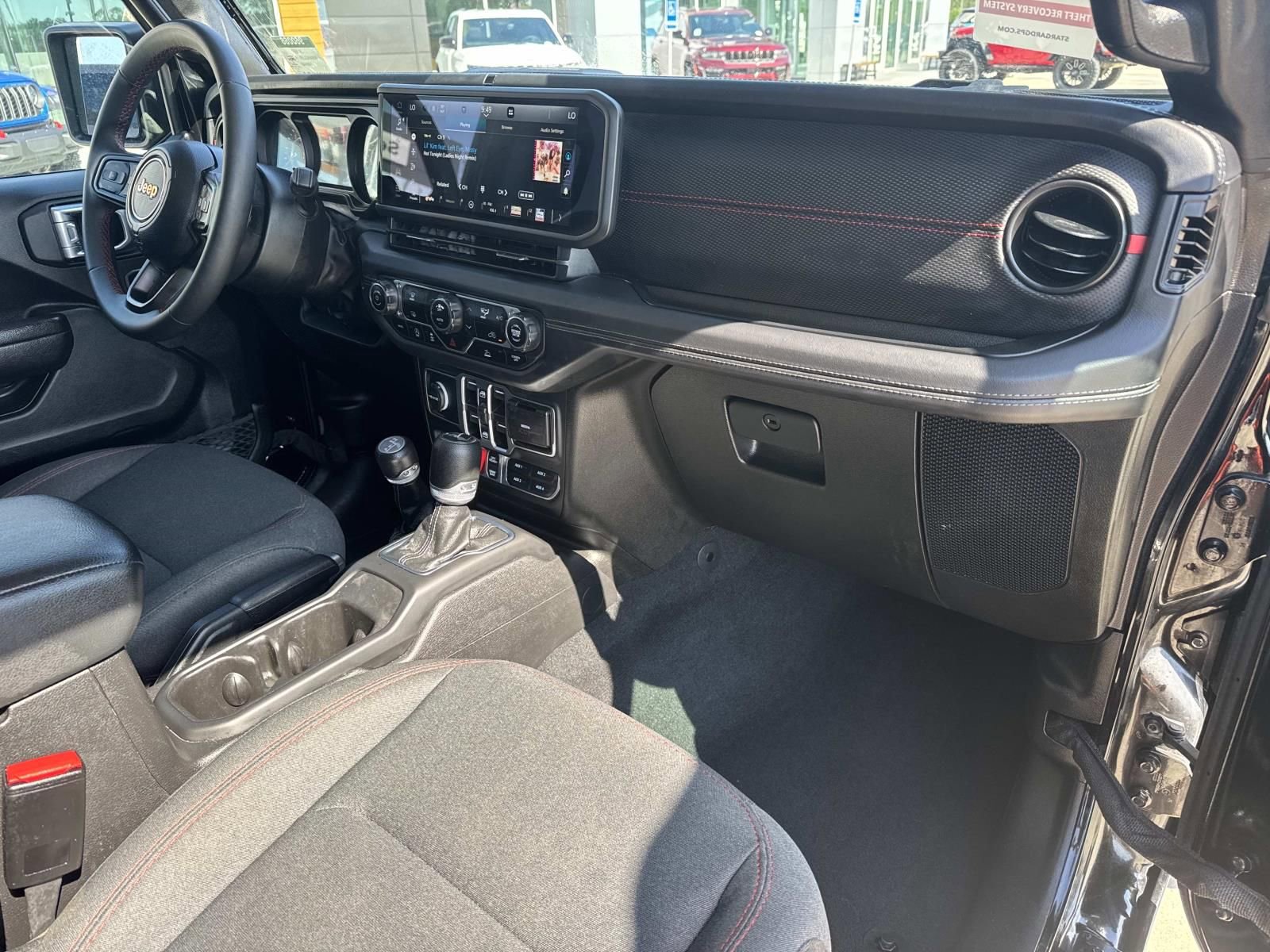 Used 2024 Jeep Wrangler Unlimited Rubicon AWD/4WD image 10