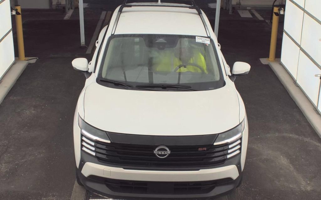 Used 2025 Nissan Kicks SR FWD image 2