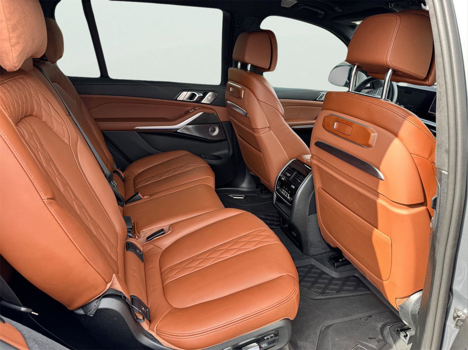 Used 2025 BMW X7 M60i image 31