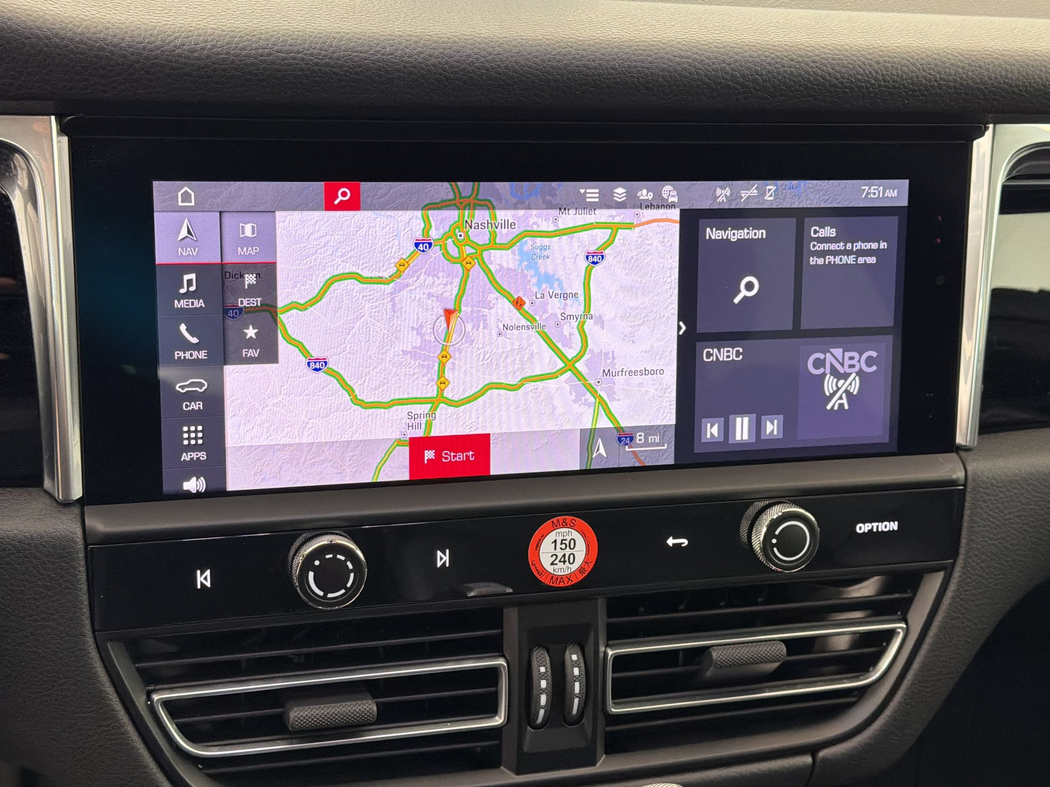 Certified 2025 Porsche Macan AWD/4WD image 26