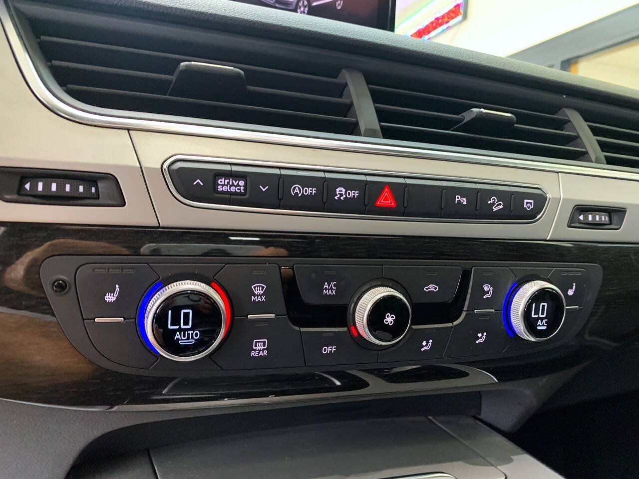 Used 2019 Audi Q7 2.0T Premium w/ Convenience Package AWD/4WD image 18