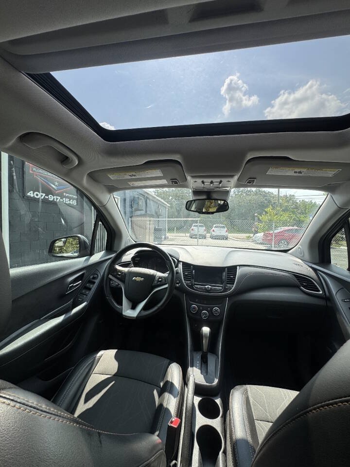 Used 2018 Chevrolet Trax LT w/ Sun & Sound Package AWD/4WD image 16