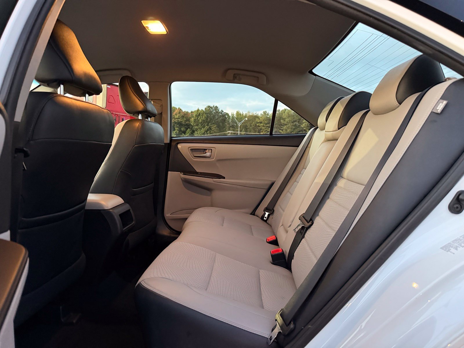 Used 2016 Toyota Camry SE FWD image 17