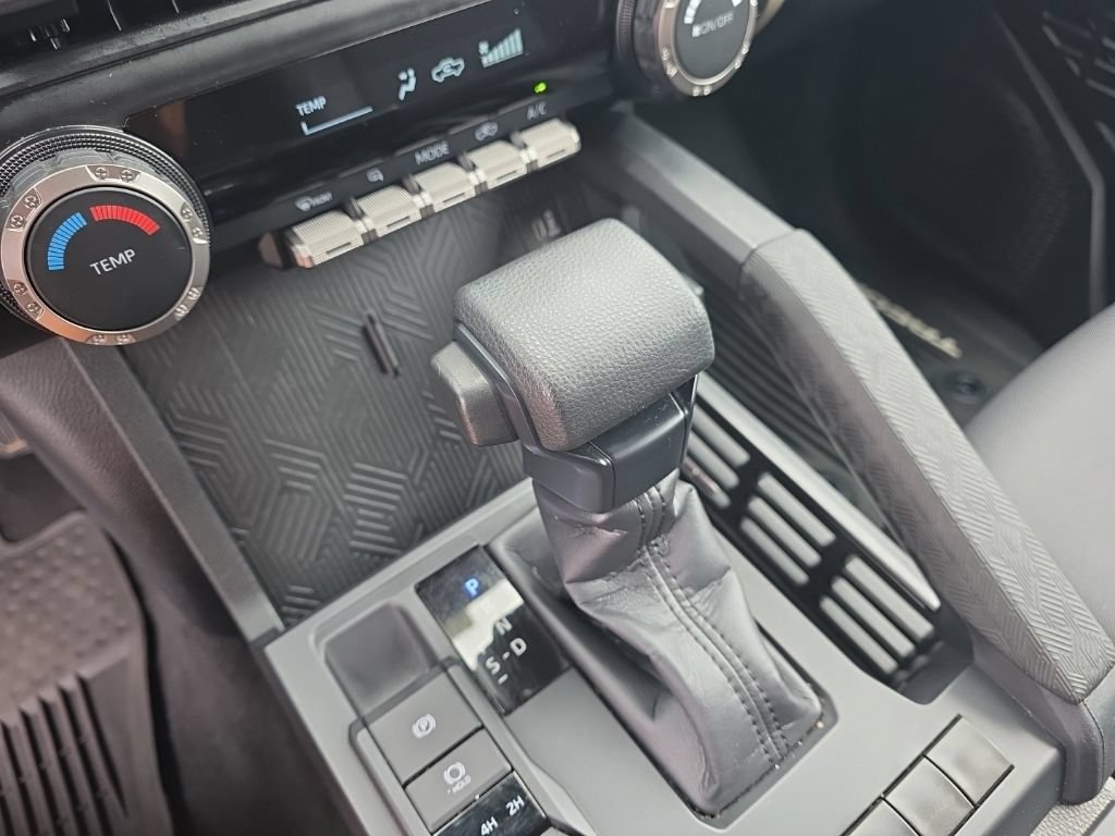 Certified 2024 Toyota Tacoma SR AWD/4WD image 22