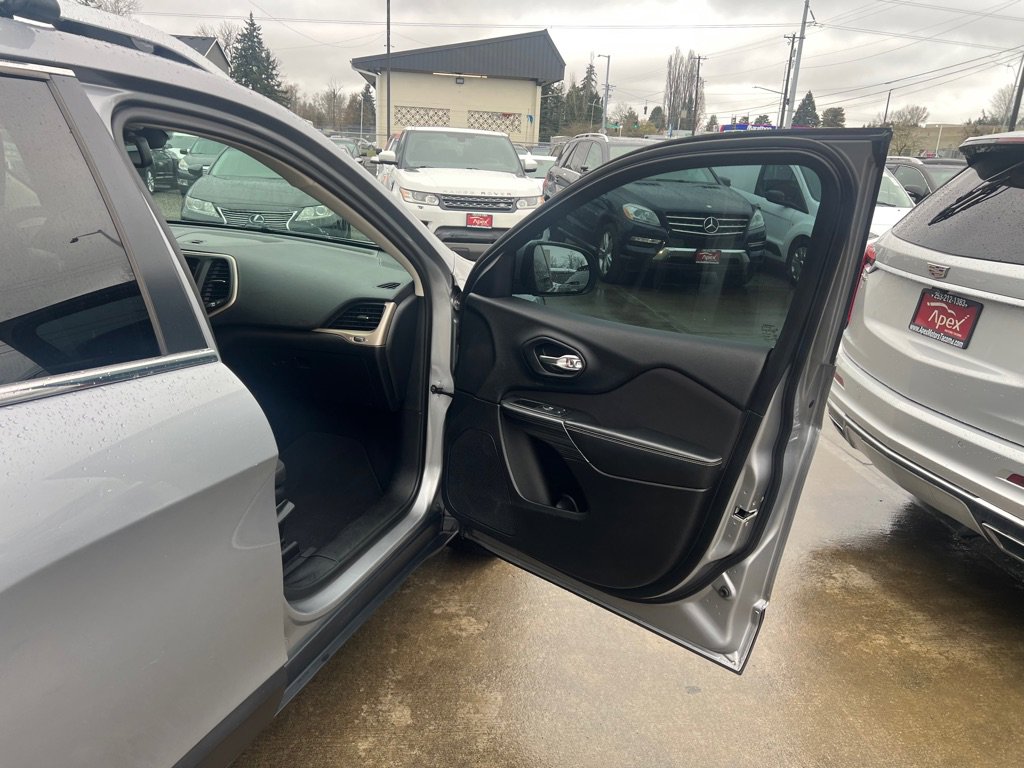 Used 2014 Jeep Cherokee Latitude FWD image 18