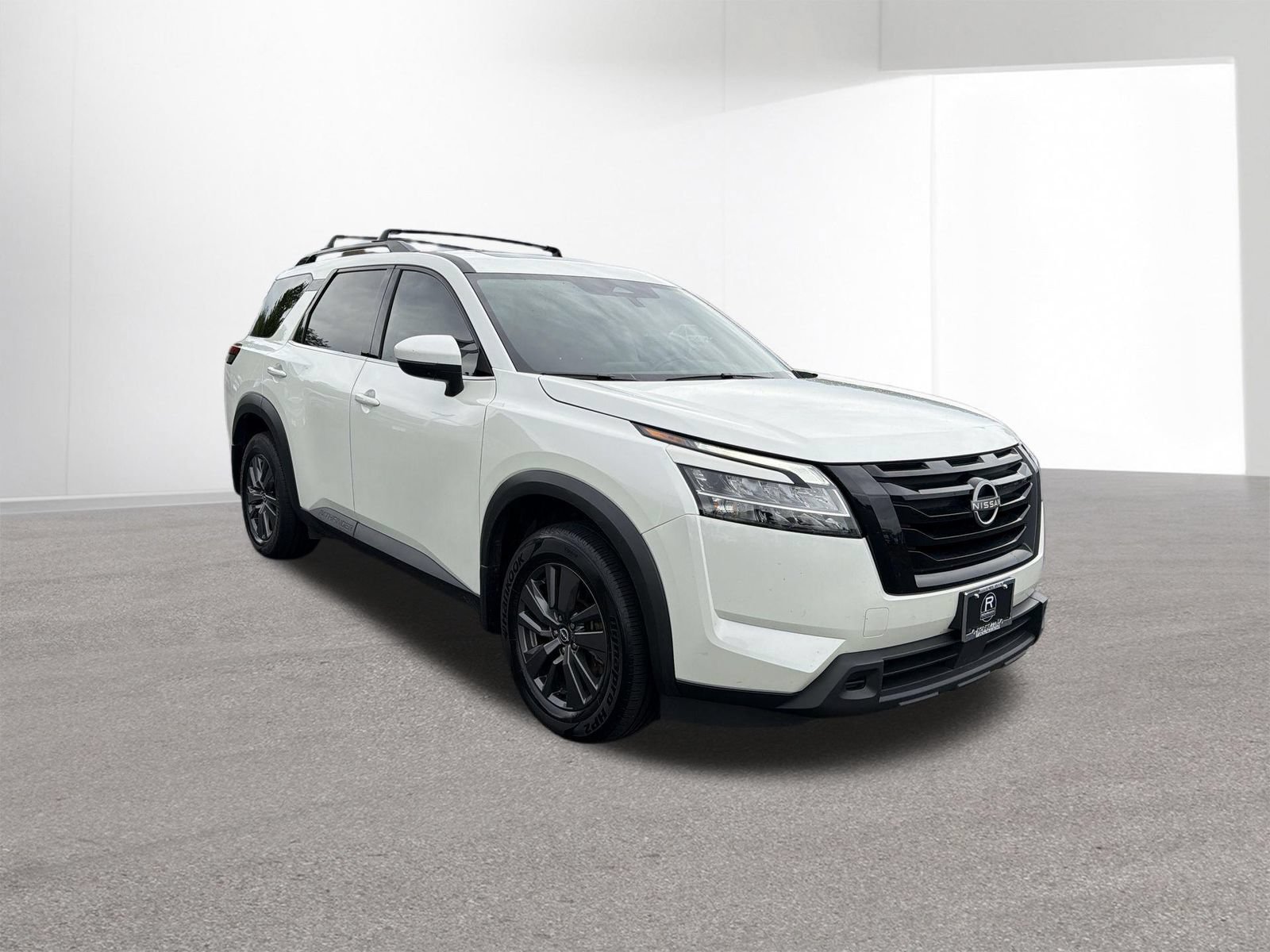 Used 2022 Nissan Pathfinder SV w/ SV Premium Package AWD/4WD image 2