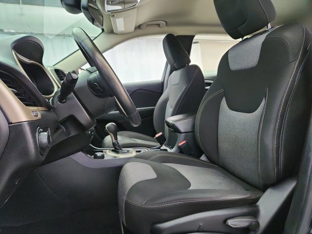 Used 2015 Jeep Cherokee Sport w/ Cold Weather Group AWD/4WD image 10