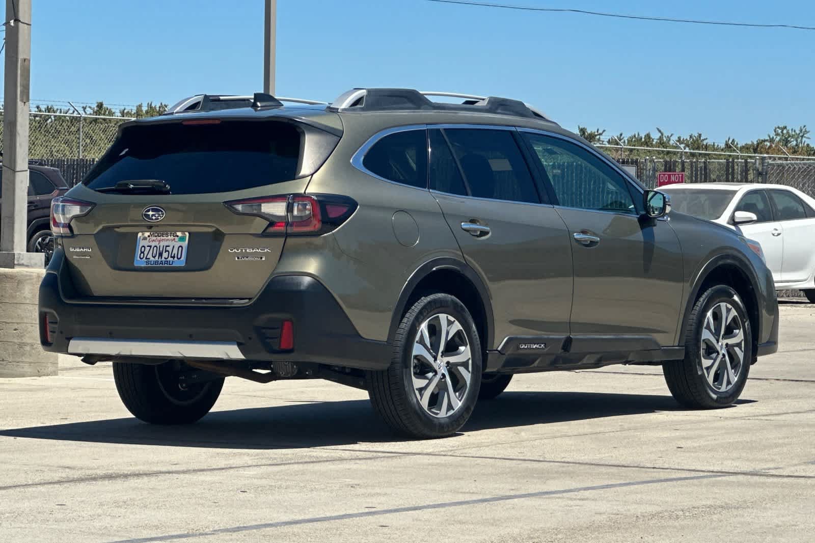 Used 2022 Subaru Outback Touring AWD/4WD image 3
