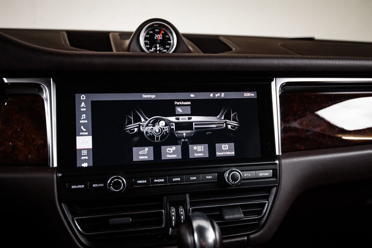 Certified 2020 Porsche Macan S AWD/4WD image 18