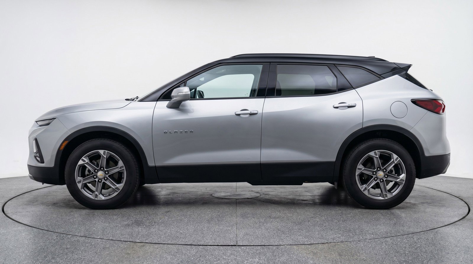 Used 2025 Chevrolet Blazer LT image 3