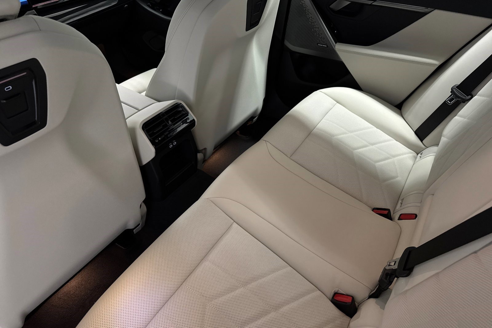Used 2026 BMW 530i w/ Premium Package RWD image 22
