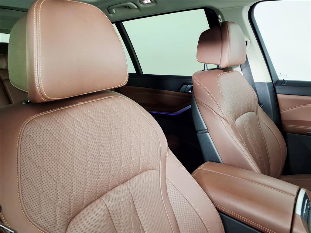 Used 2022 BMW X7 xDrive40i w/ Executive Package image 11