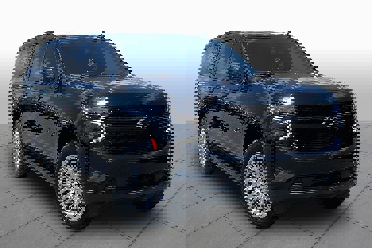 Used 2023 Chevrolet Suburban RST w/ Luxury Package image 3