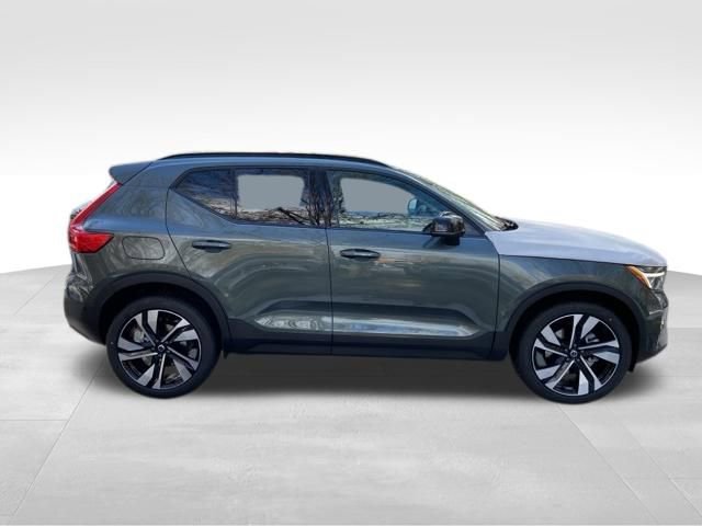 New 2026 Volvo XC40 B5 Ultra w/ Climate Package image 8