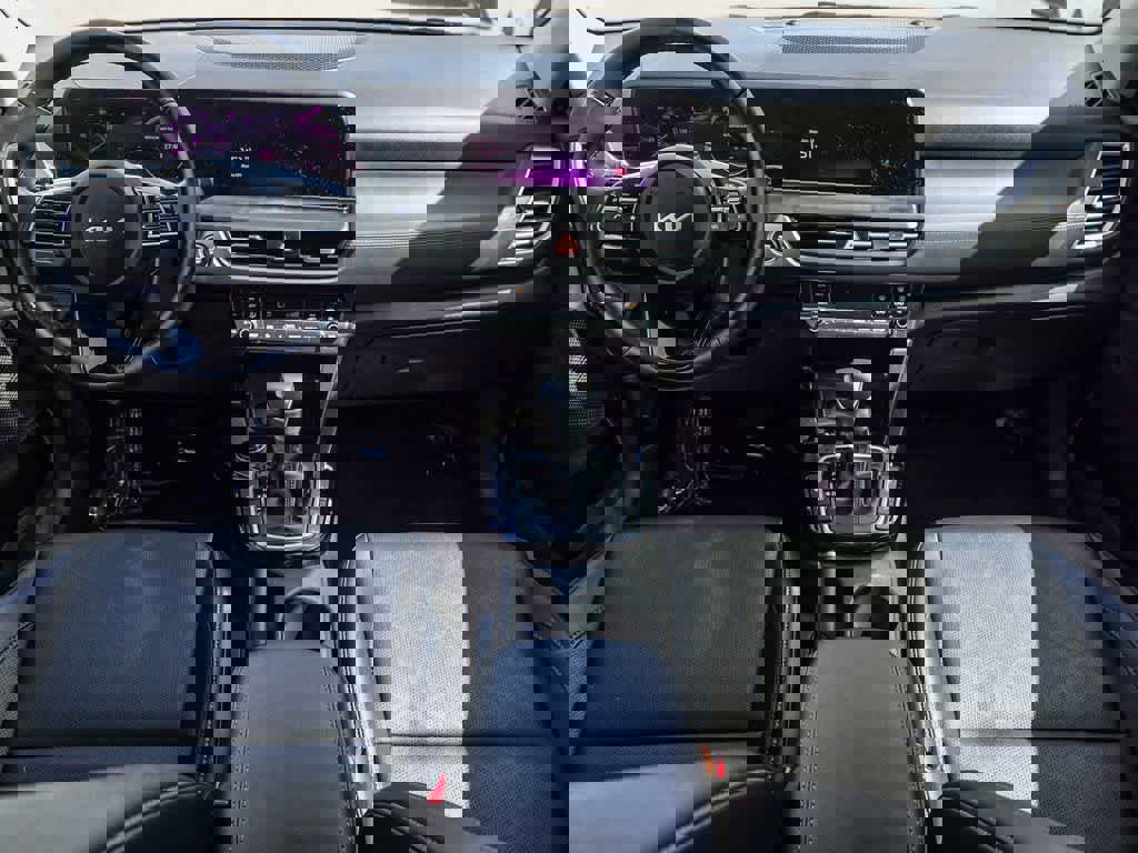 Used 2025 Kia Seltos EX FWD image 11