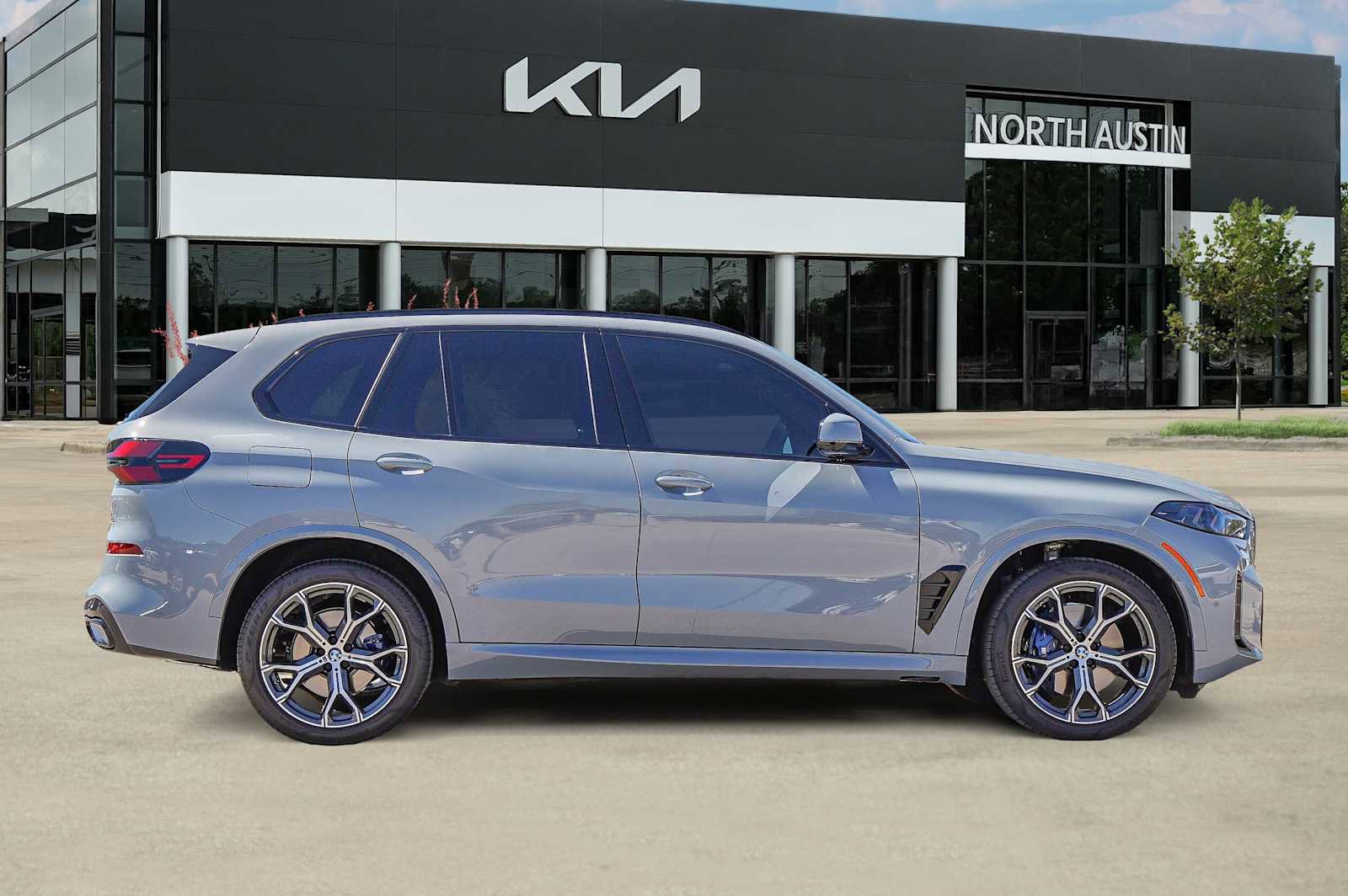 Used 2026 BMW X5 xDrive40i w/ M Sport Package image 7