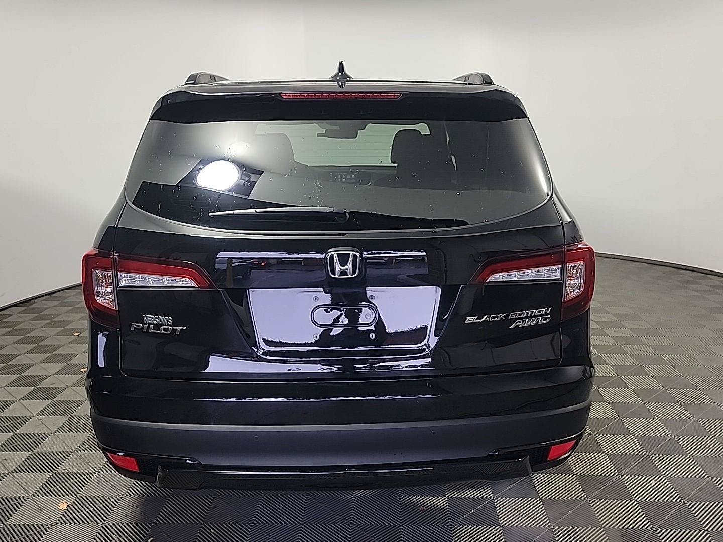 Certified 2022 Honda Pilot Black Edition image 5