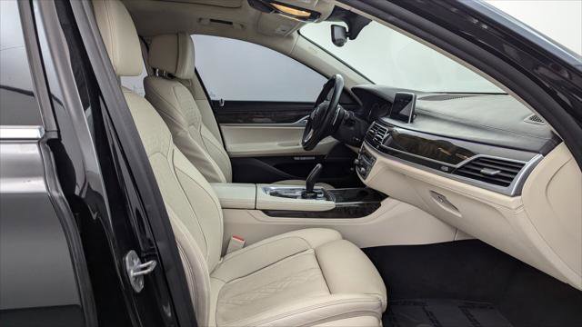 Used 2018 BMW 740i xDrive image 22