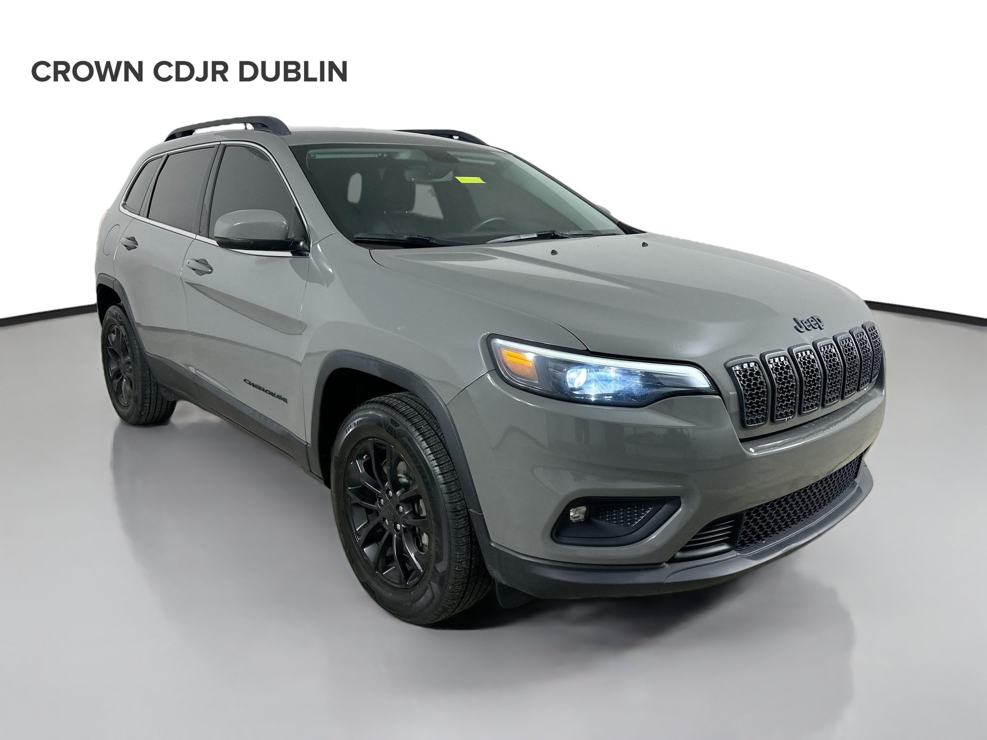 Used 2019 Jeep Cherokee Latitude Plus w/ Comfort/Convenience Group AWD/4WD image 3