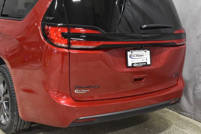 New 2026 Chrysler Pacifica Select image 9