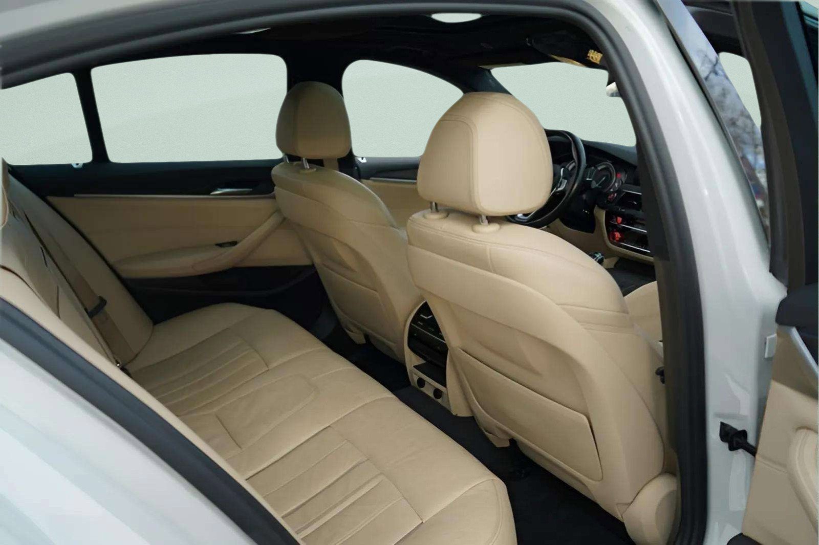 Used 2018 BMW 530e xDrive image 23