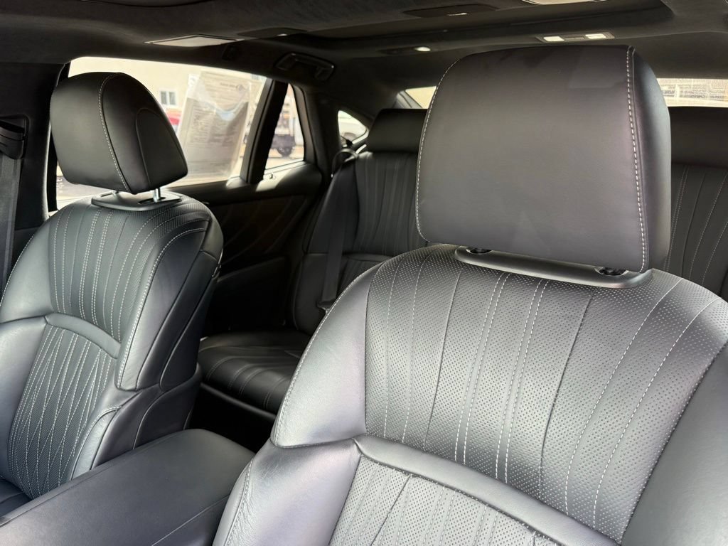 Used 2019 Lexus LS 500 w/ Luxury Package RWD image 21