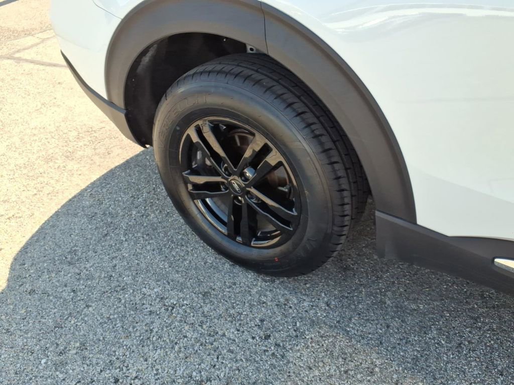 Used 2023 Ford Explorer XLT w/ Equipment Group 202A AWD/4WD image 5