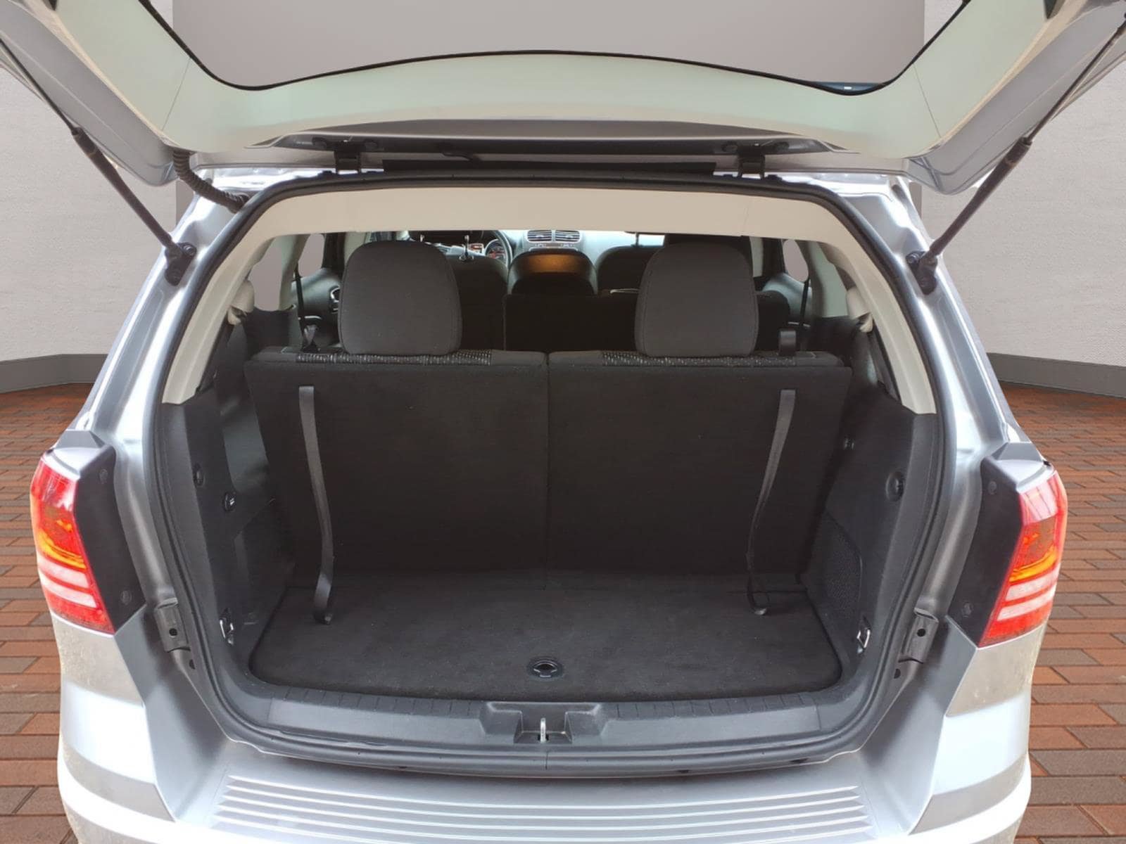 Used 2018 Dodge Journey SE w/ Blacktop Package FWD image 30