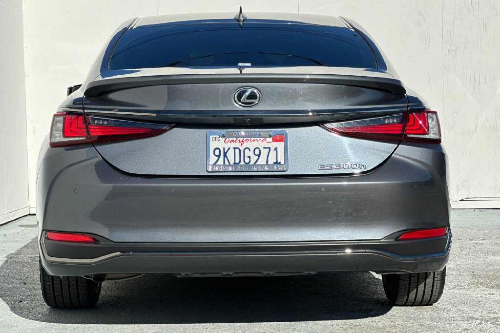 Used 2024 Lexus ES 300h F Sport w/ Accessory Package (Z2) FWD image 4