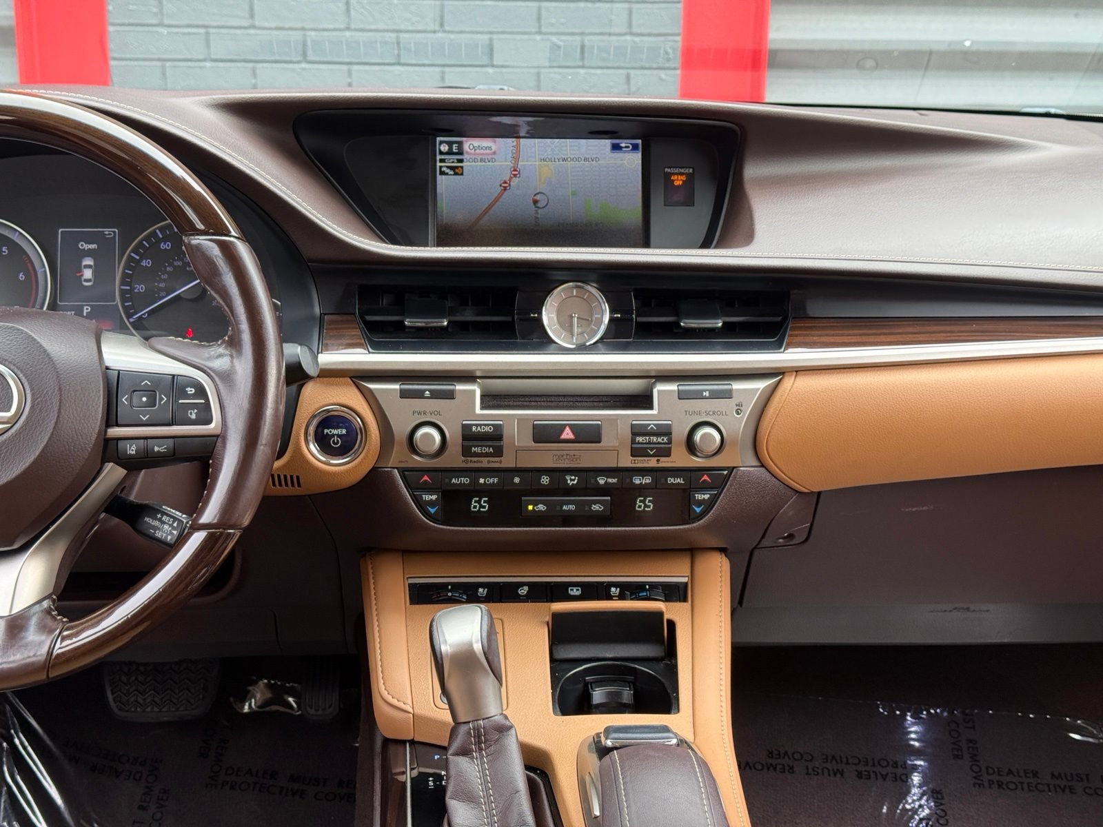 Used 2016 Lexus ES 300h w/ Ultra Luxury Package FWD image 43