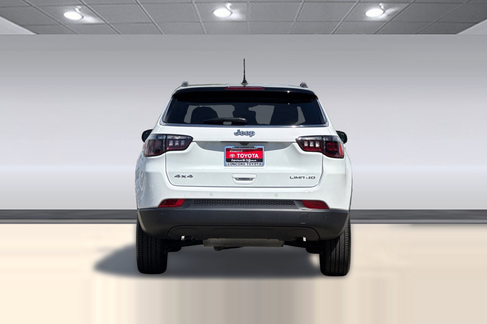 Used 2025 Jeep Compass Limited image 8