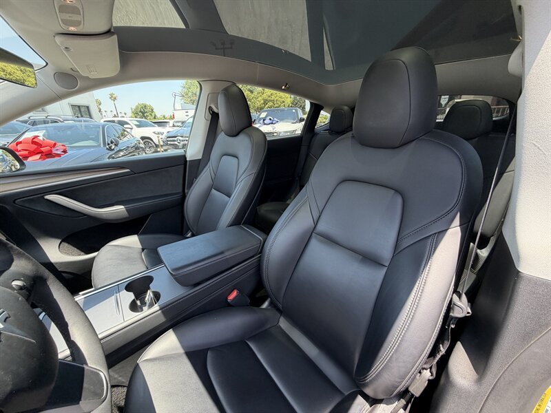 Used 2022 Tesla Model Y Long Range AWD/4WD image 11