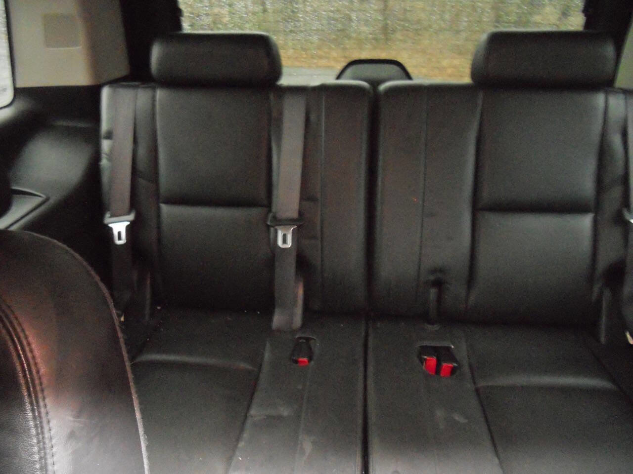 Used 2011 Cadillac Escalade Luxury image 21