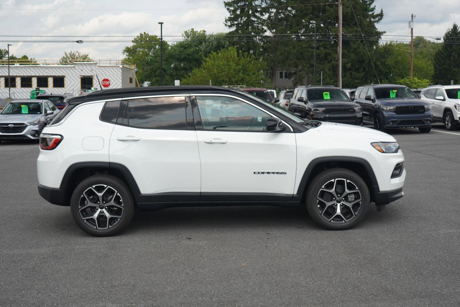 New 2025 Jeep Compass Limited image 2