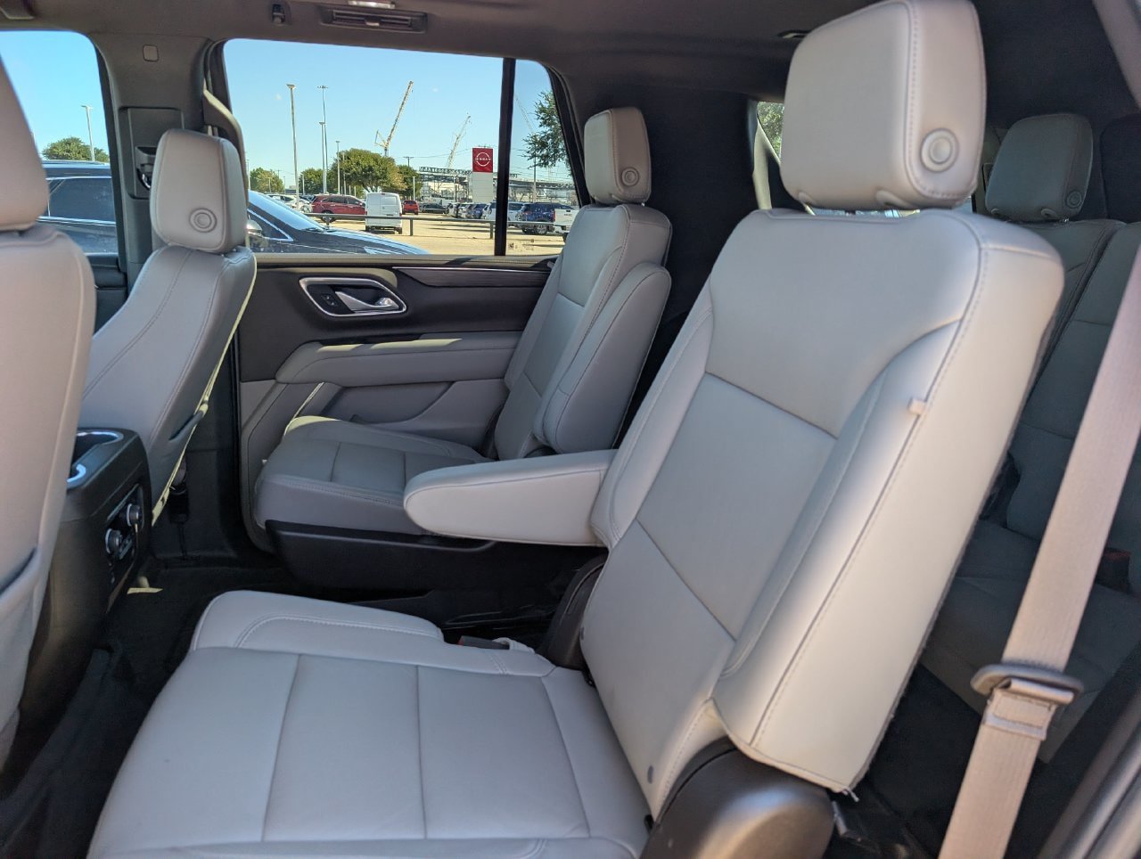 Used 2024 Chevrolet Tahoe Z71 w/ Luxury Package AWD/4WD image 28
