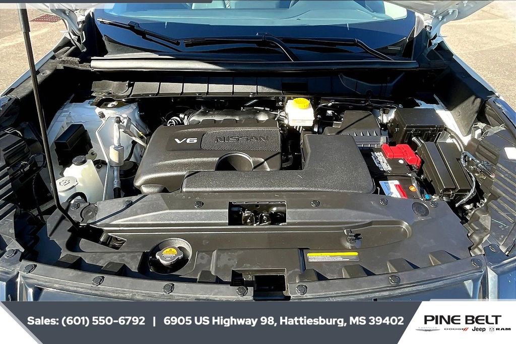 Used 2023 Nissan Pathfinder SL w/ Lighting Package (N92) image 8