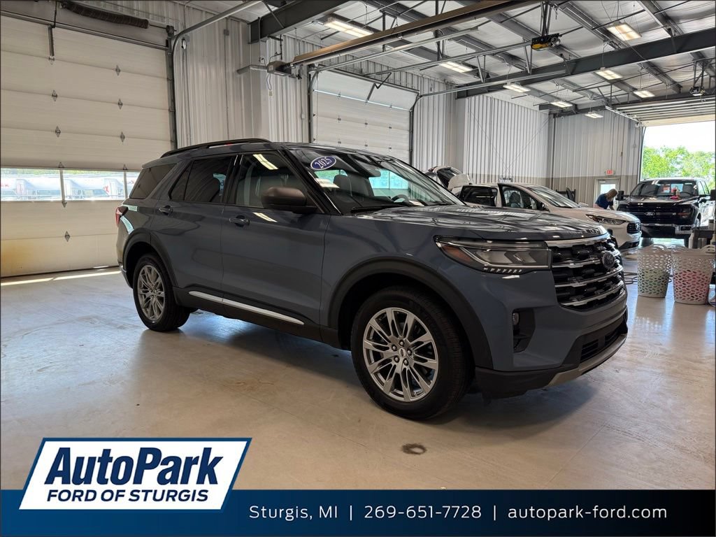 Certified 2025 Ford Explorer Active w/ Active Comfort Package AWD/4WD image 1