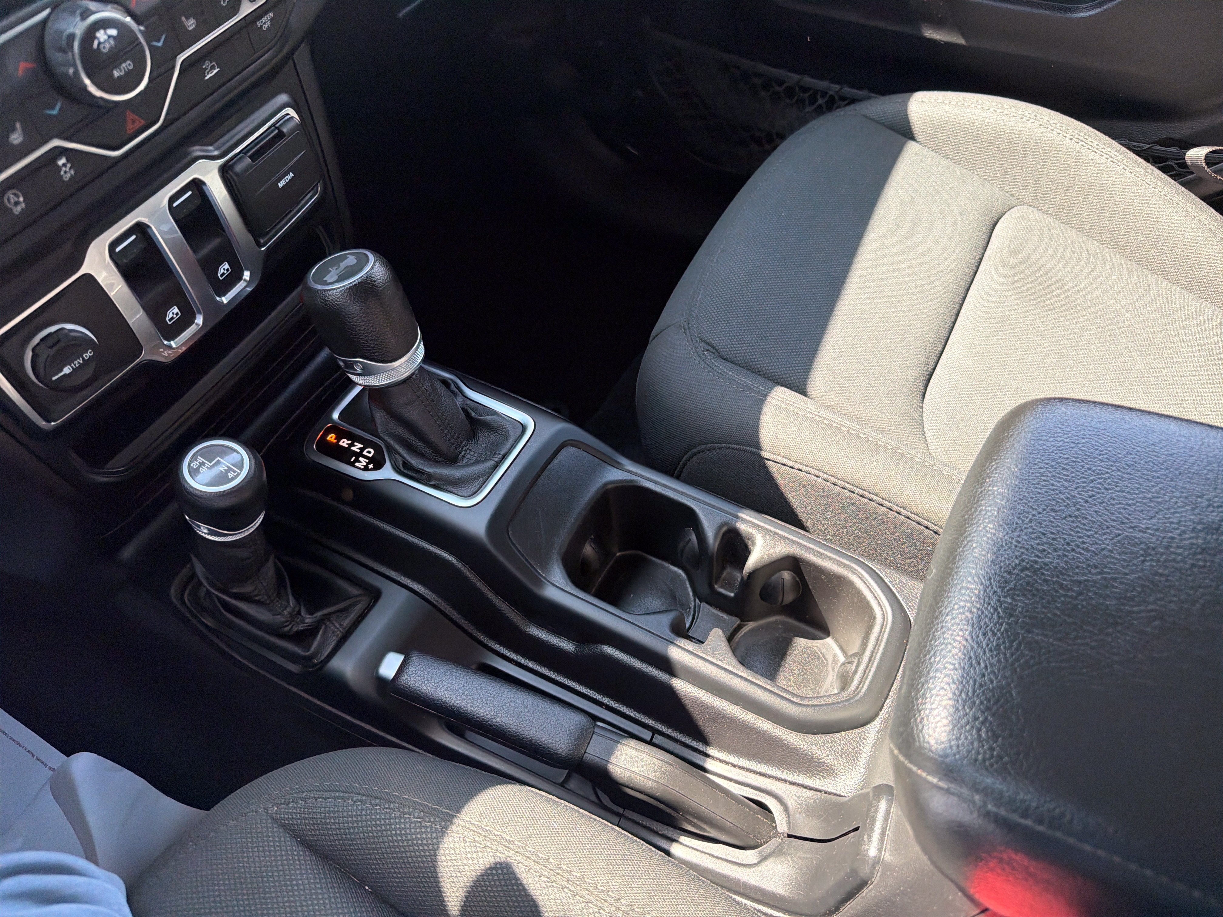 Used 2021 Jeep Wrangler Willys AWD/4WD image 21