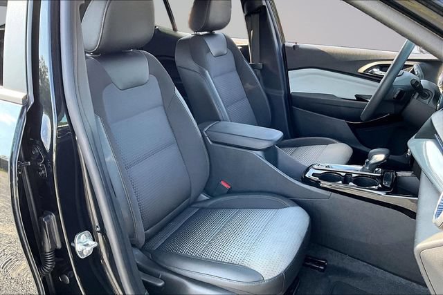 Used 2025 Chevrolet Trax LT FWD image 27