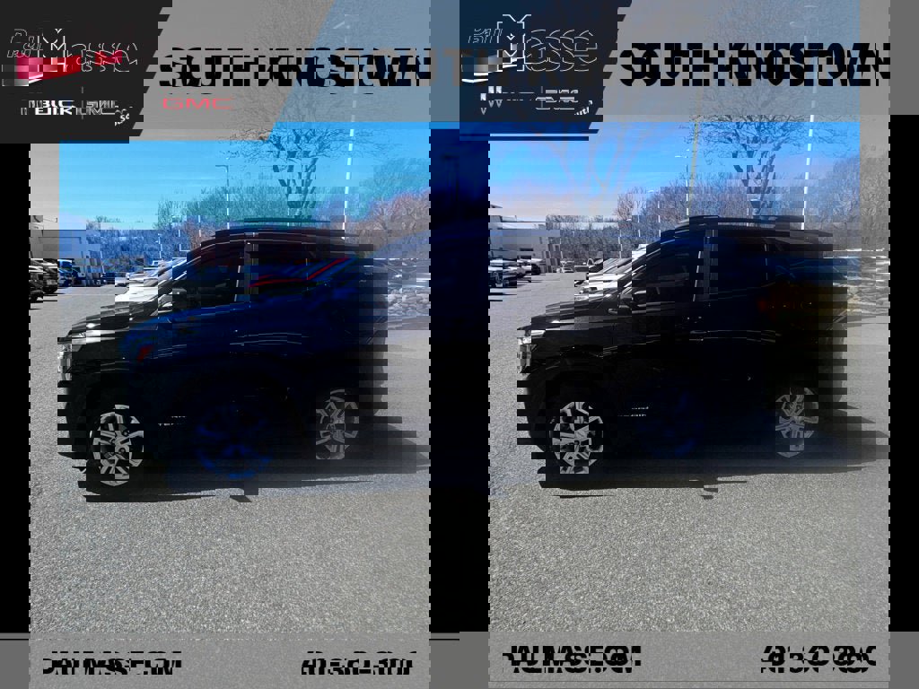 Used 2024 GMC Terrain SLE w/ Driver Convenience Package image 4