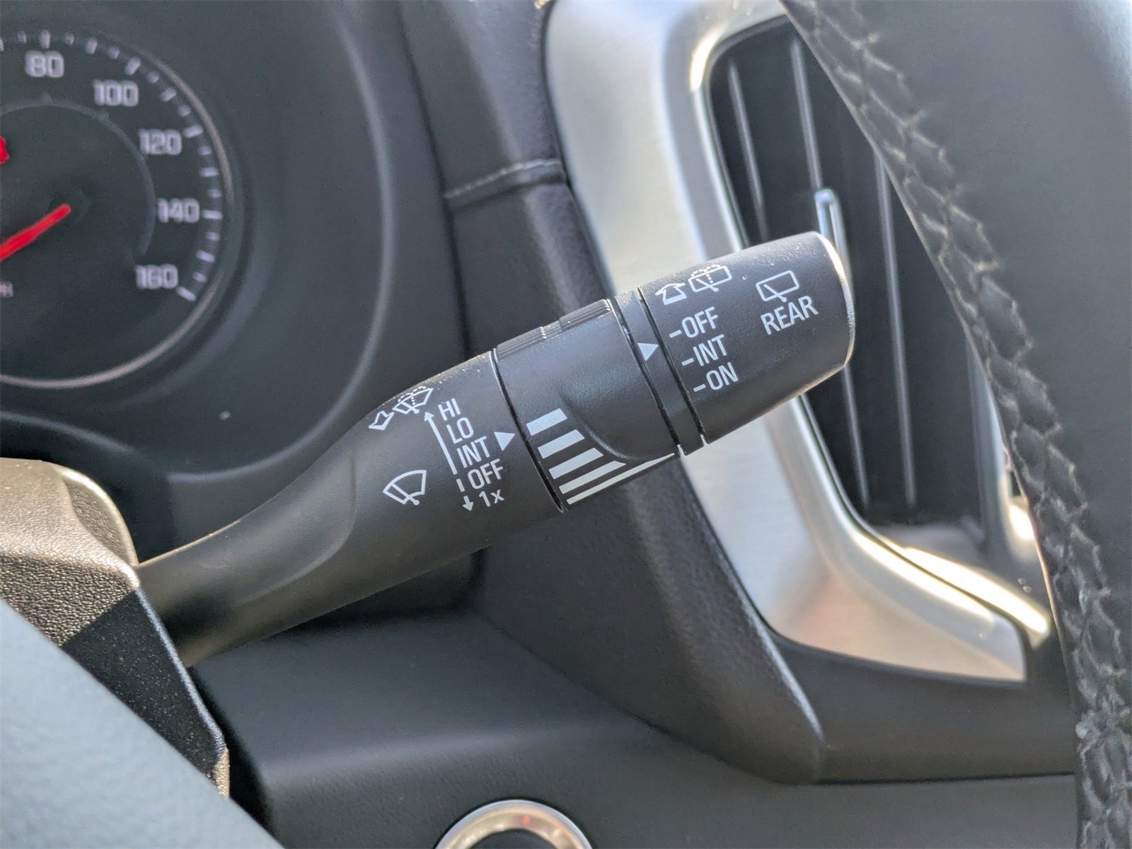 Used 2023 GMC Terrain SLT image 32