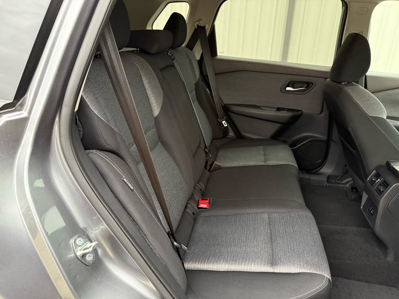 Used 2021 Nissan Rogue SV image 32