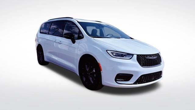 New 2026 Chrysler Pacifica Limited w/ S Appearance Package image 8
