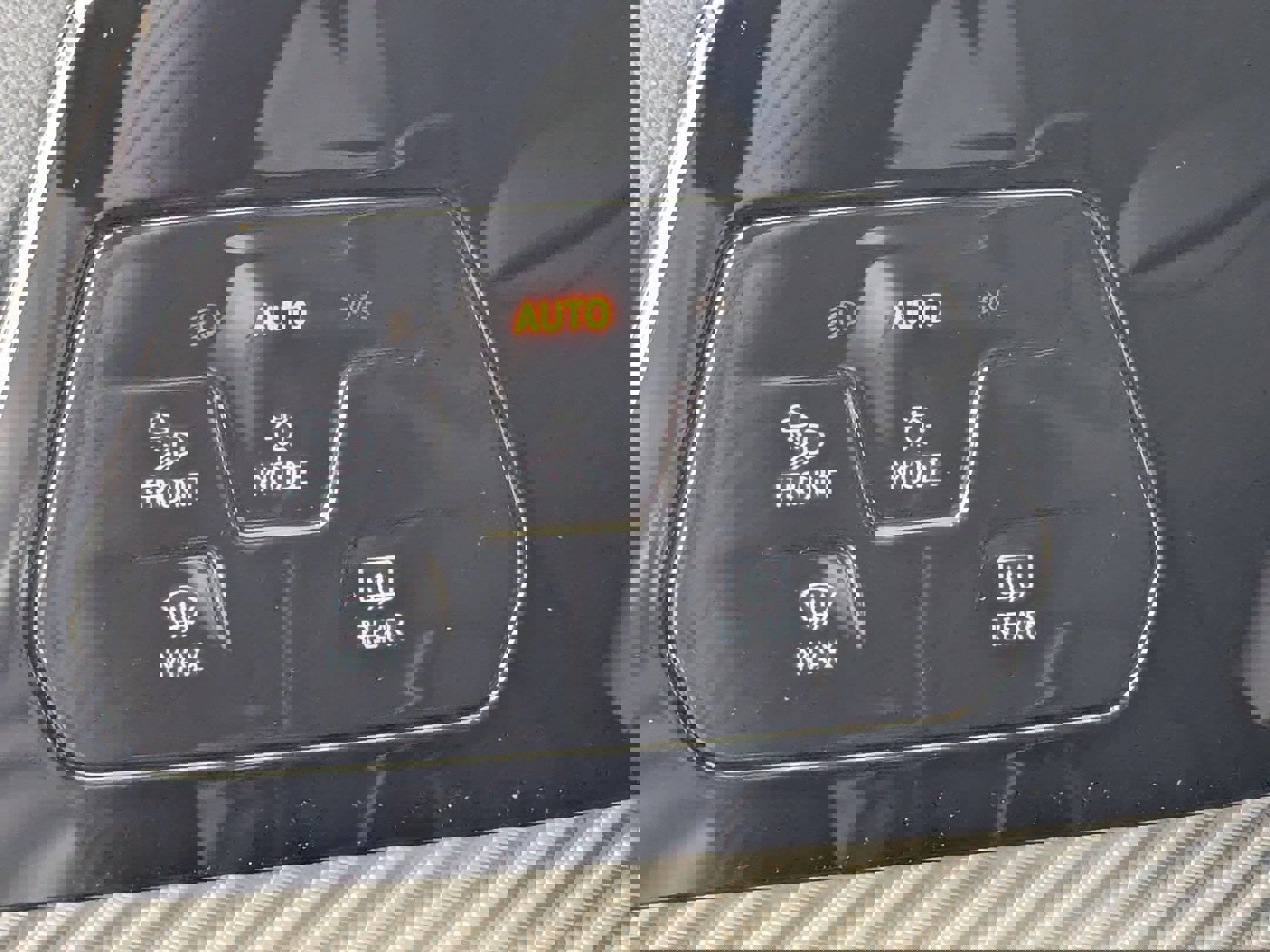 New 2025 Volkswagen Golf R Black Edition image 17