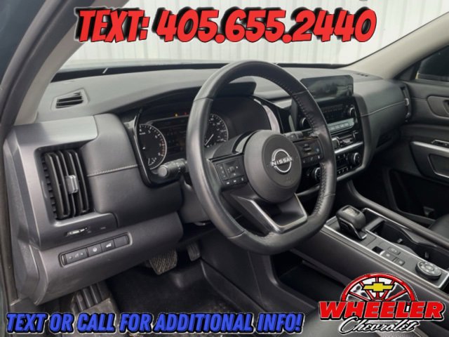 Used 2023 Nissan Pathfinder SL w/ Black Appearance Package image 22